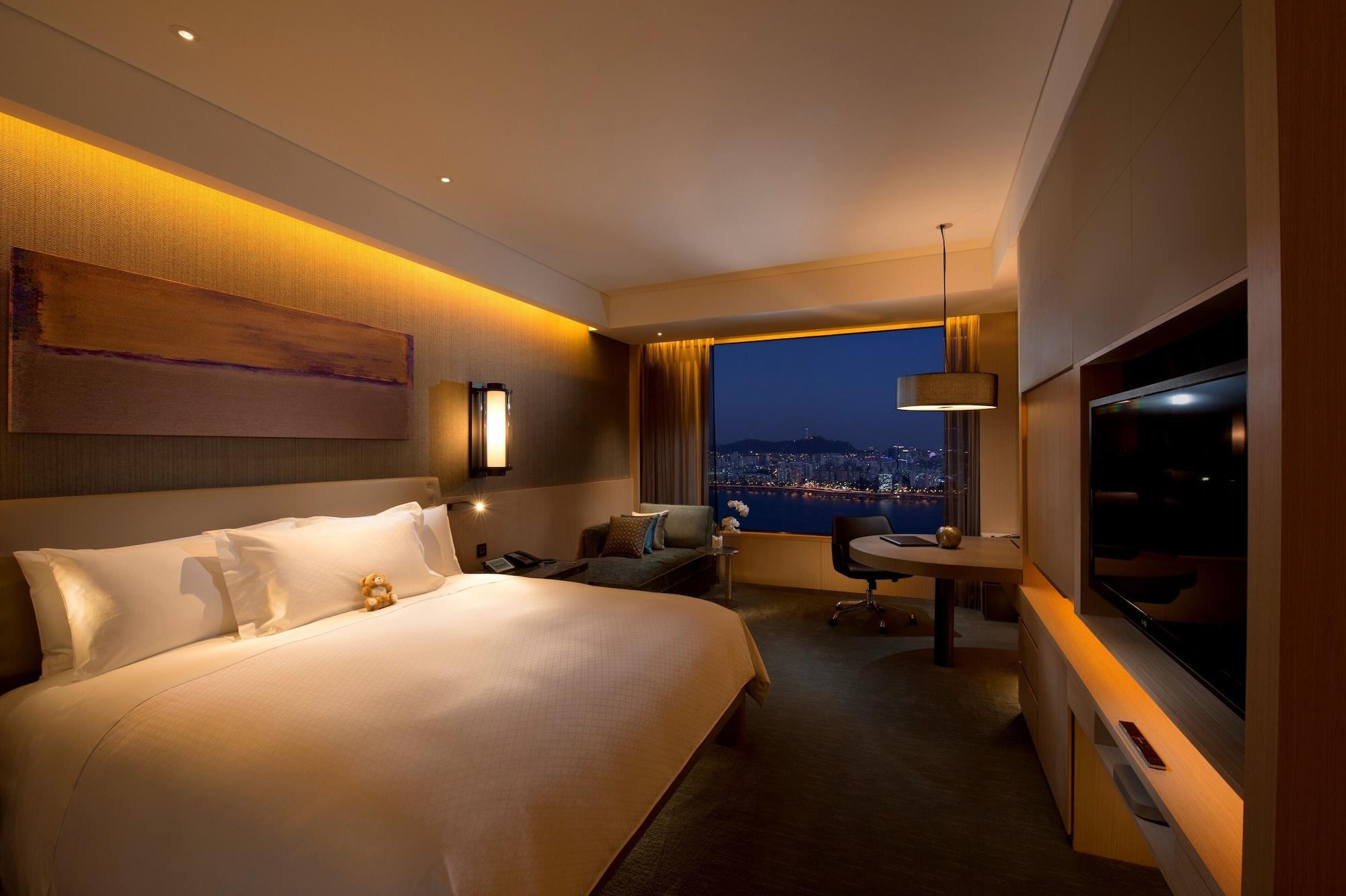โรงแรม คอนราด โซล