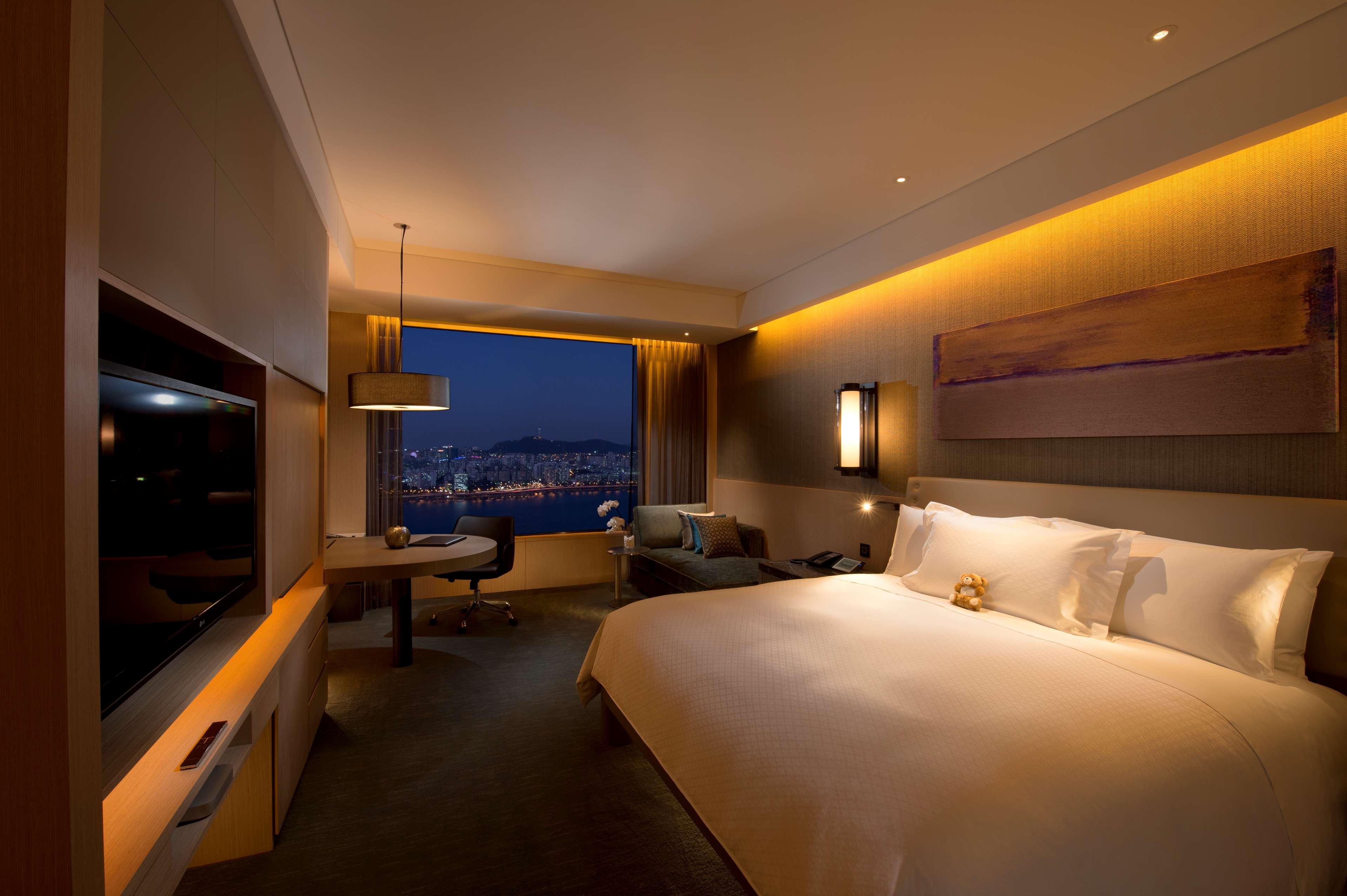 คอนราด โรงแรม 5*