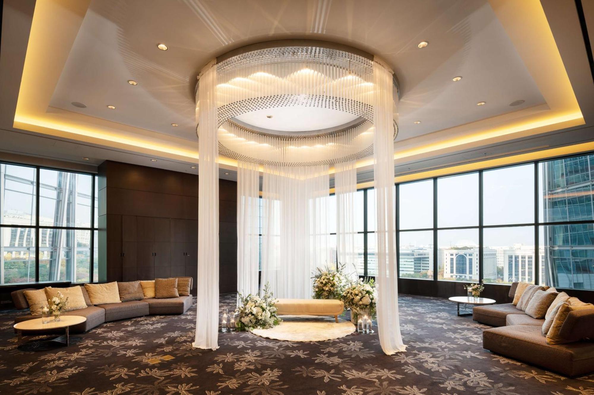 โรงแรม คอนราด 5*