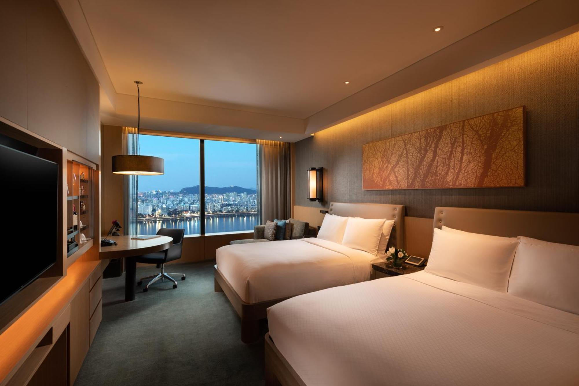 โรงแรม คอนราด โซล