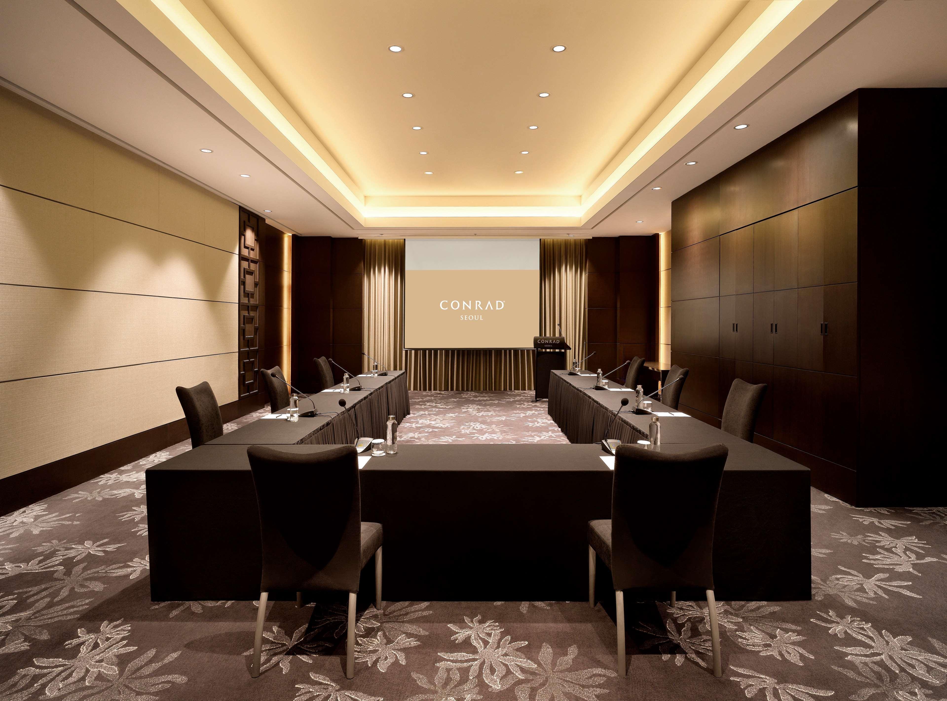 คอนราด โรงแรม 5*