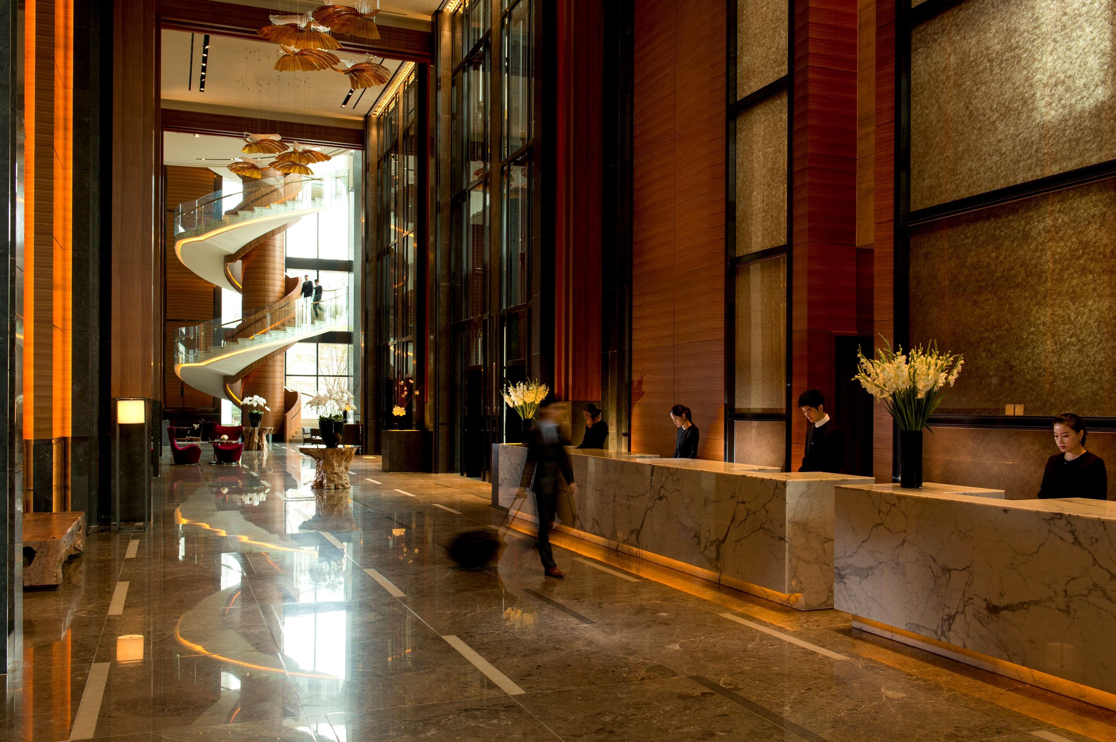 คอนราด โรงแรม 5*