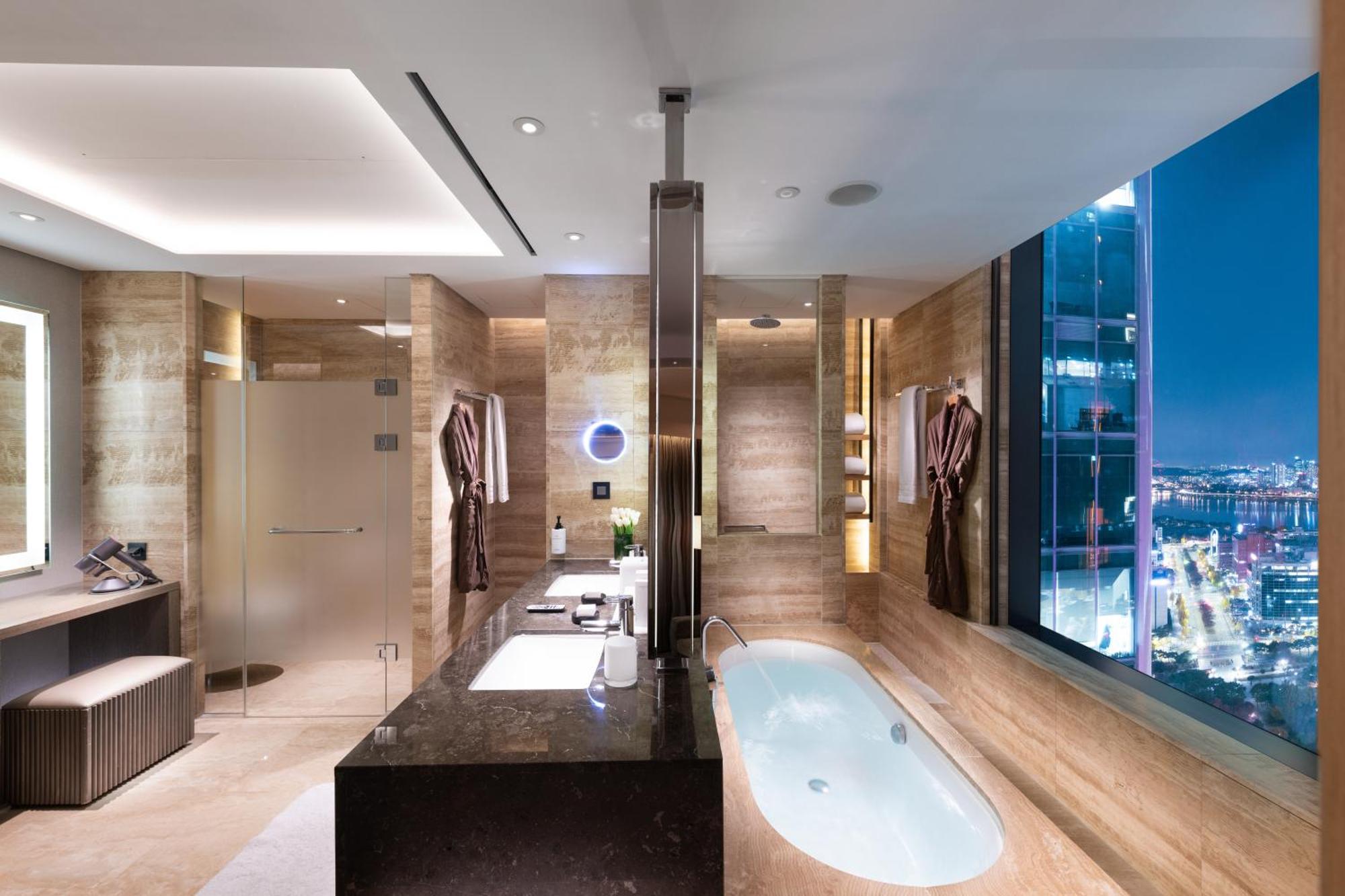 โรงแรม คอนราด โซล