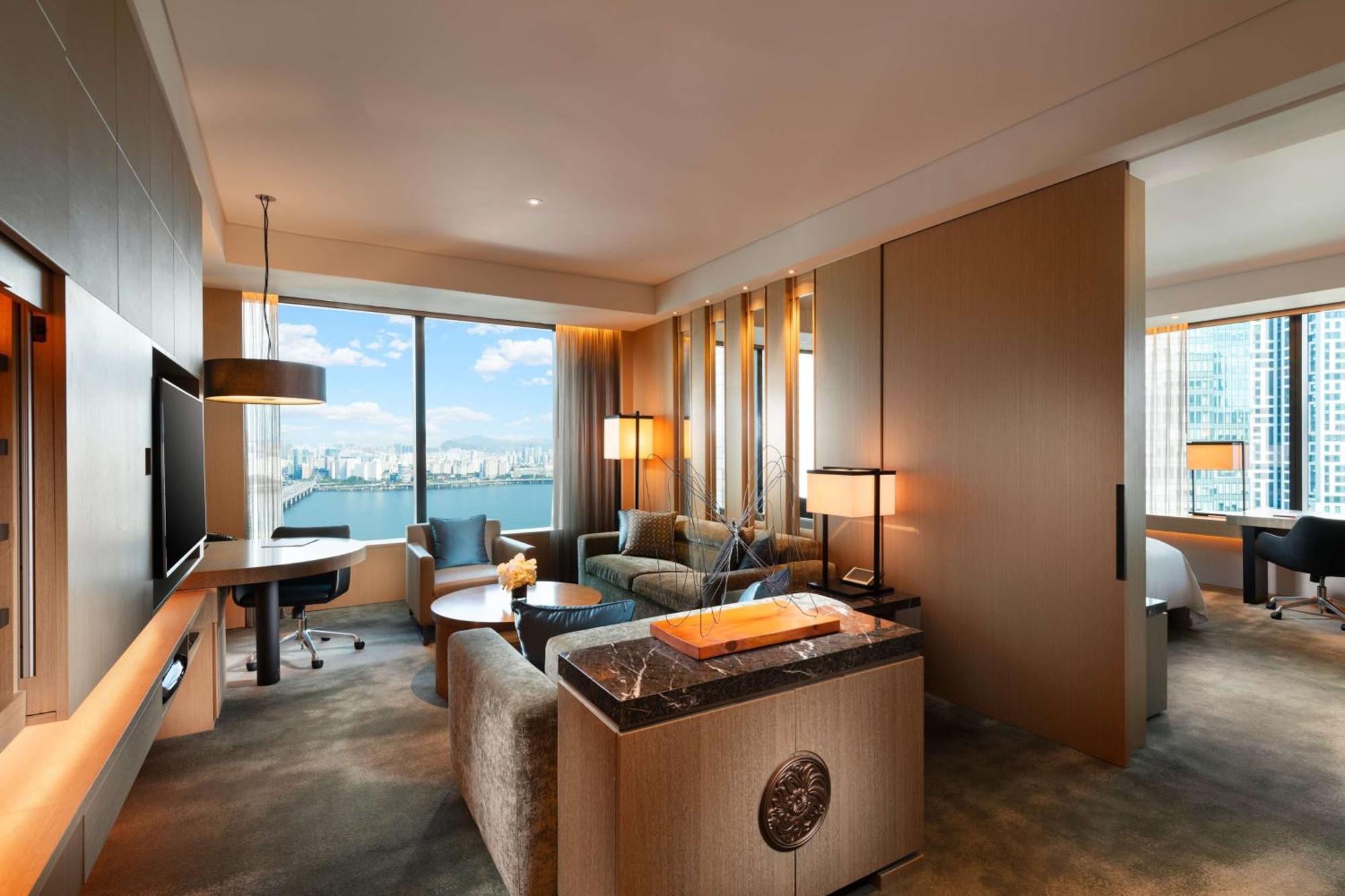 คอนราด โรงแรม