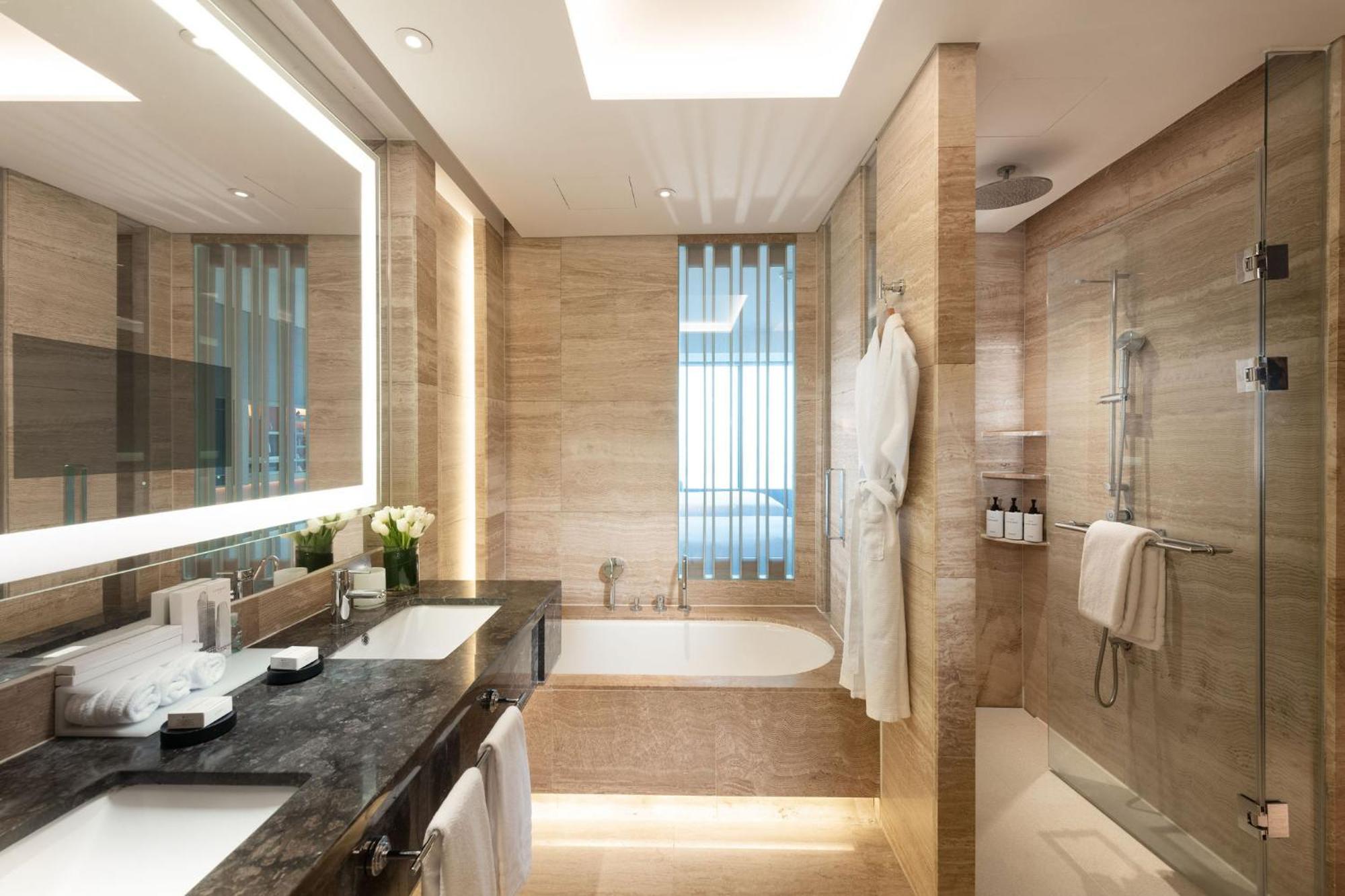 โรงแรม คอนราด โซล